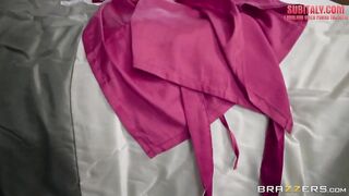 Alura Jenson - La madre aggressiva lo vuole nel culo Sub ita