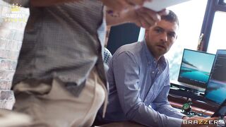 Premium Kiki Daniels - Il marito offre un grosso cazzo alla moglie affamata di cazzo Sub ita