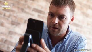 Premium Kiki Daniels - Il marito offre un grosso cazzo alla moglie affamata di cazzo Sub ita