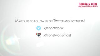 Demi Hawks e Tiana Blow - Figliastre convincono il patrigno a venire dentro mentre piove fuori Sub ita