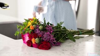 Premium Anya Olsen - Matrigna riceve fiori e cioccolatini e finisce piena di sborra del figliastro Sub ita