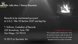 Premium Julia Ann - Apprezza il delivery man e gli dà la mancia con bocca e figa Sub ita ViP