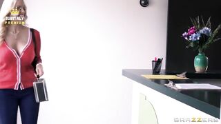 Julia Ann - Matrigna Scopa il Capo per Far Fare Carriera al Figlio Sub ita ViP