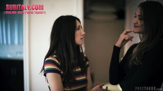 Maya Woulfe & Gizelle Blanco - Lesbica Cacciata di Casa Trova Rifugio e Si Fa Scopare dalla Sorella Sub ita