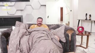 Premium Chloe Rose - Segretaria Troia Si Fa Scopare dal Capo sotto la Coperta mentre la Moglie è Fuori Sub ita