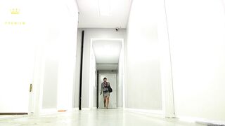 Premium Lisa Ann – La boss MILF più famosa del porno punisce l'assistente imbranato scopandoselo in ufficio Sub ita